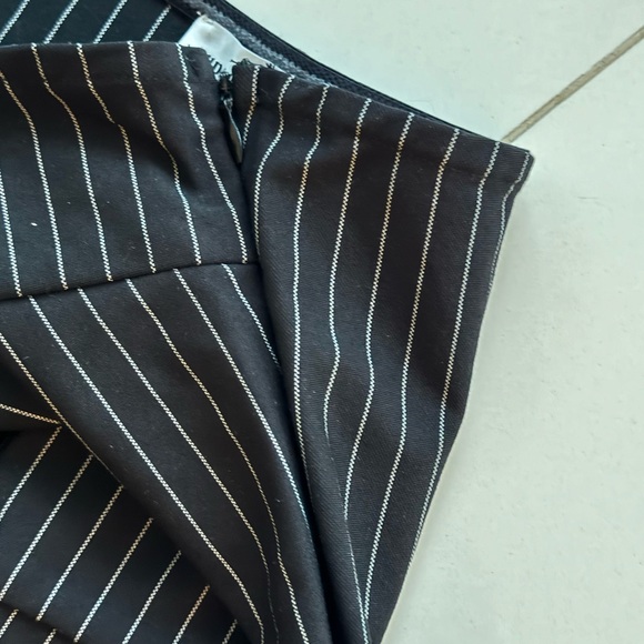 Black and white pinstripe strapless jumpsuit - Picture 4 of 4